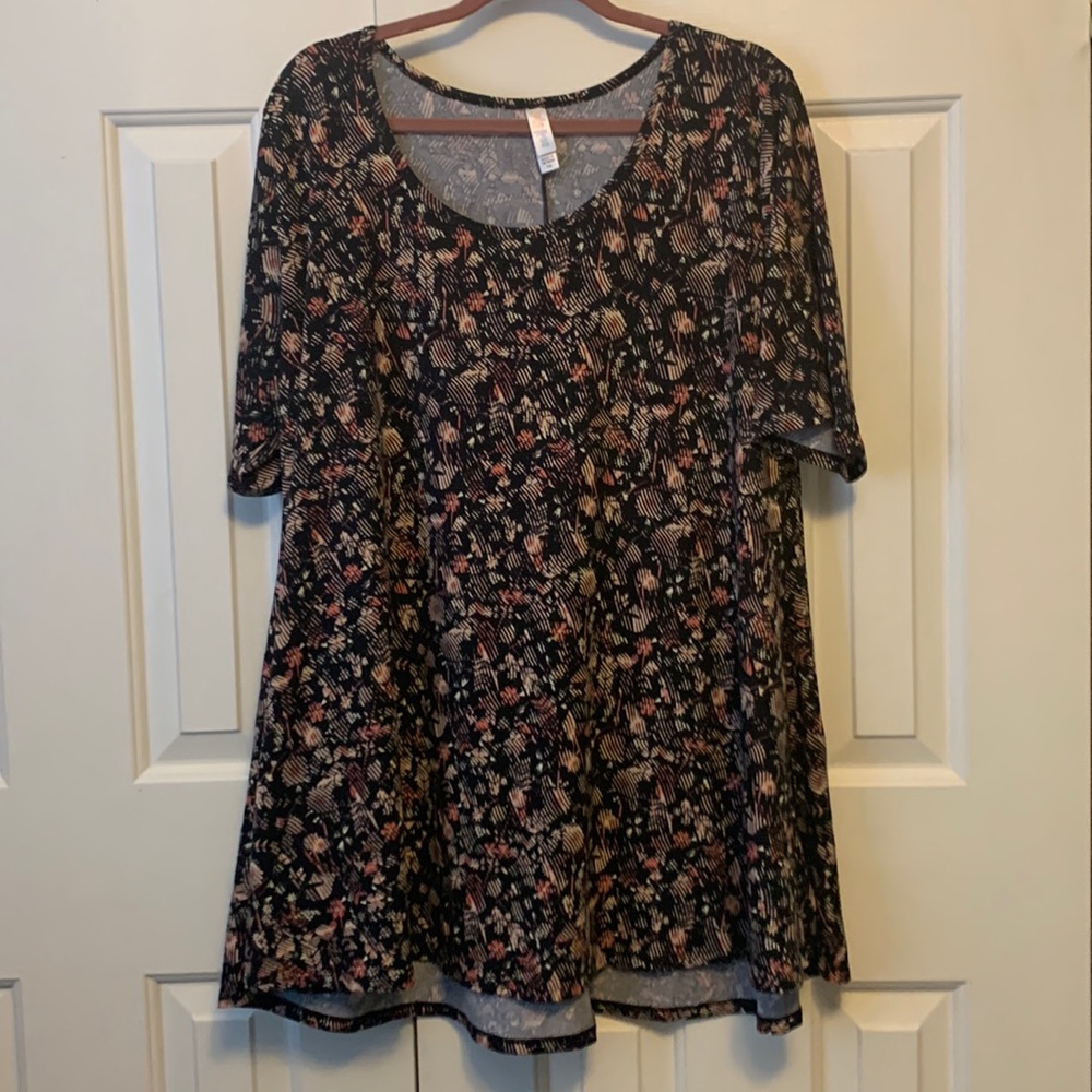 EUC Lularoe Perfect Tee 2 XL